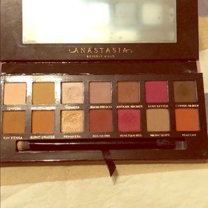 Modern Renaissance palette- barely touched.